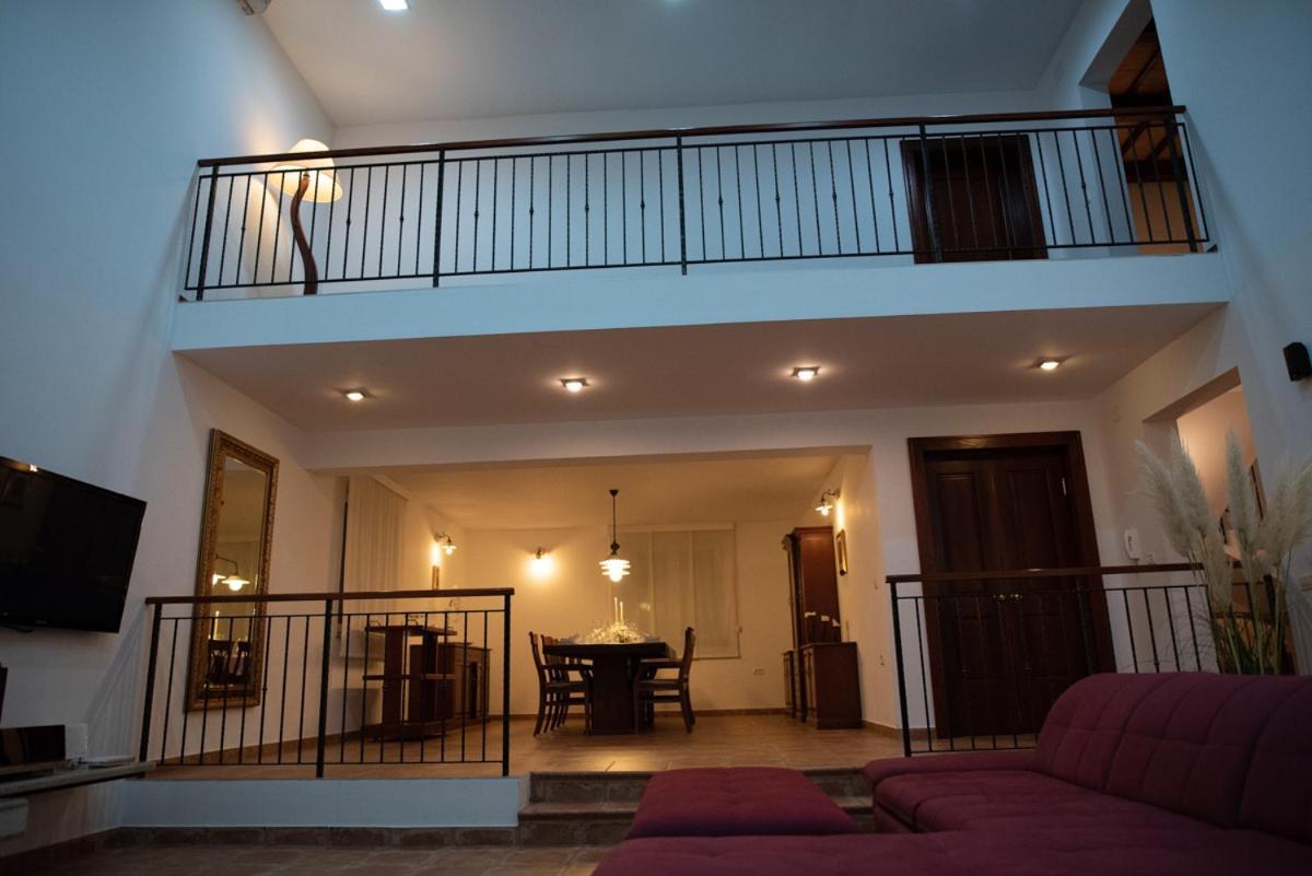 Castle House Rooms, Swimming Pool & Sauna & Tennis Court & Wine Cellar Сежана Екстериор снимка
