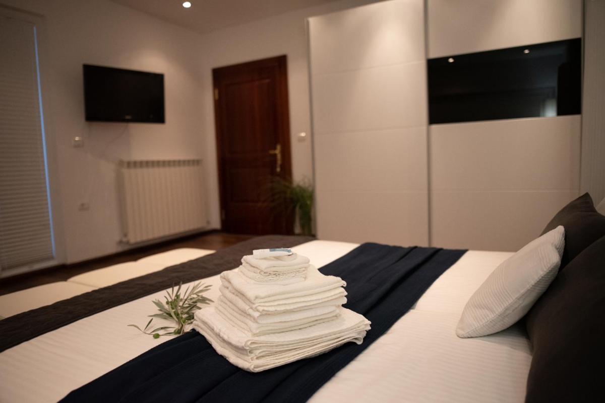 Castle House Rooms, Swimming Pool & Sauna & Tennis Court & Wine Cellar Сежана Екстериор снимка