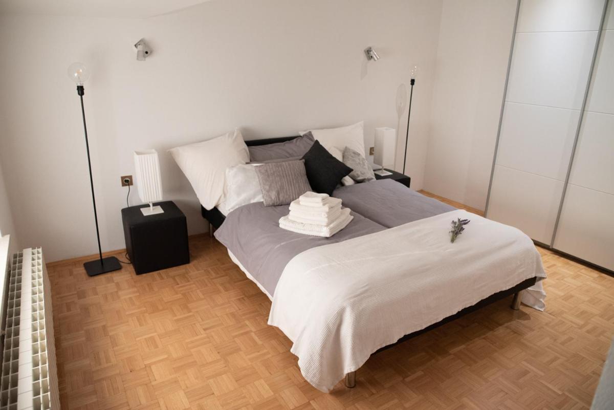 Castle House Rooms, Swimming Pool & Sauna & Tennis Court & Wine Cellar Сежана Екстериор снимка