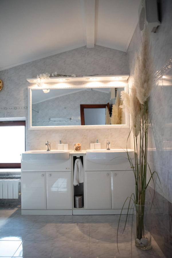 Castle House Rooms, Swimming Pool & Sauna & Tennis Court & Wine Cellar Сежана Екстериор снимка